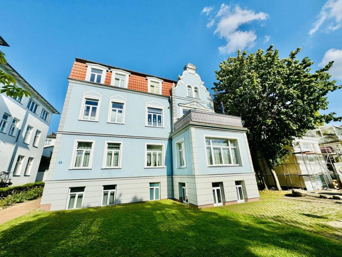 Schiller, Wenige Schritte Zum * Rostock